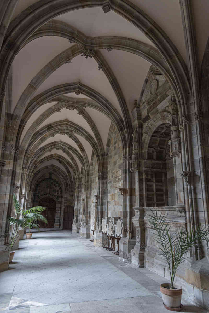 Vizcaya - Bilbao - catedral de Santiago 7 - claustro.jpg